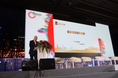 “金融的水有多深” 羅蔚