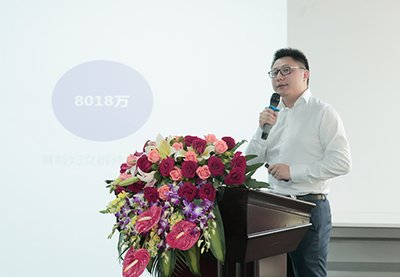 貼心小護CEO周游