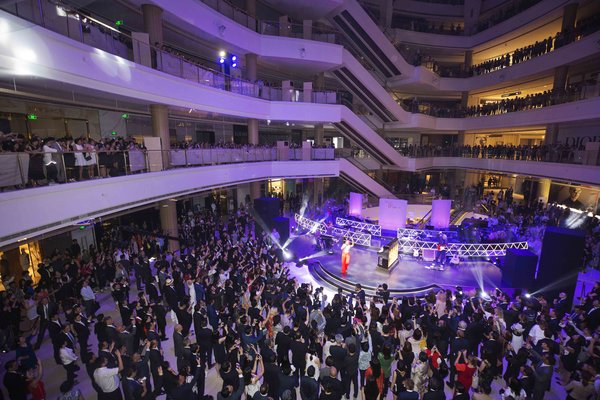 上海的恒隆廣場為慶祝完成大型資產優化計劃而舉行的 Home to Luxury 盛裝派對，憑多項嶄新意念及內容，榮獲2018年〝亞洲 -- 太平洋史蒂夫奬〞的〝活動創新 -- 企業對企業活動創新〞類別銀獎。