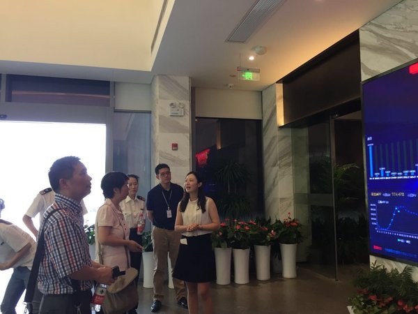 海關總署有關領導參觀云集客戶體驗中心