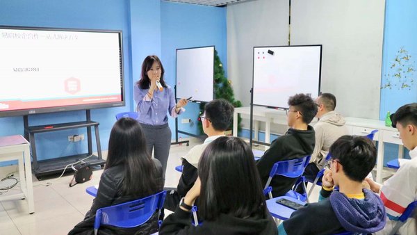 易啟電商學院CEO姚建美女士介紹跨境電商大學生創業項目