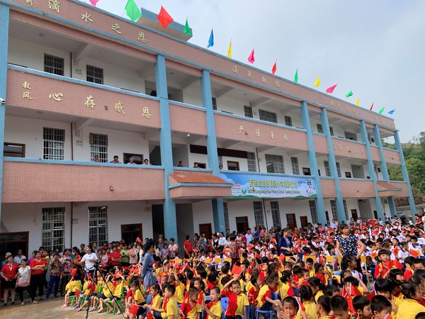 麥德龍龍勝小學揭牌儀式現場
