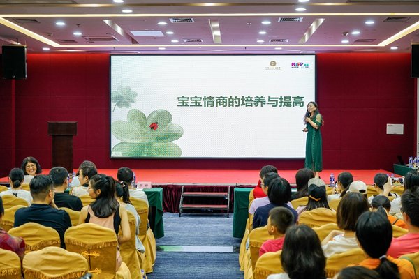 中科院心理所兒童發展心理學博士后羅靜老師進行講課