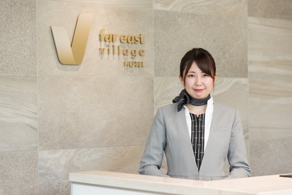 Staff member in igeta-patterned uniform