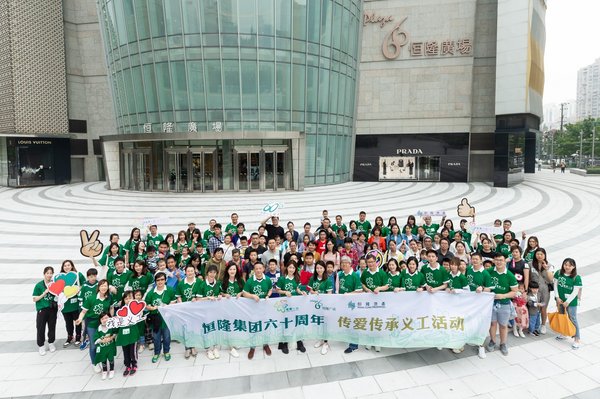 Volunteers from Plaza 66 and Grand Gateway 66 in Shanghai bring students and their families to a museum and an anti-pandemic exhibition to enhance their knowledge in the areas of health and pandemic prevention