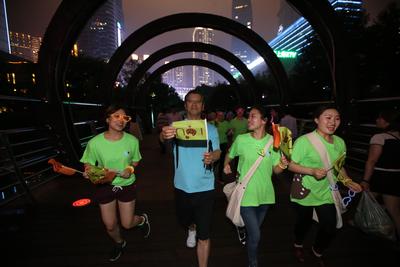 重慶江北希爾頓逸林酒店“逸曲關愛 熒光夜跑”活動