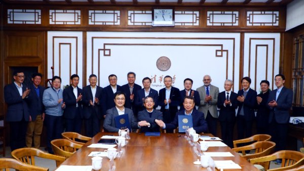 章駿、李家強和張林共同簽署協議
