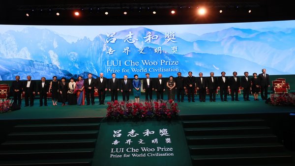 Laureates with Officiating Guests, Board of Governors, members of the Prize Council, Prize Recommendation Committee and Selection Panels