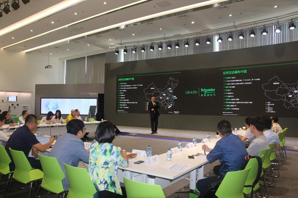 陽施德澤，光熱生輝，施耐德電氣全面助力光熱發電可靠性提升