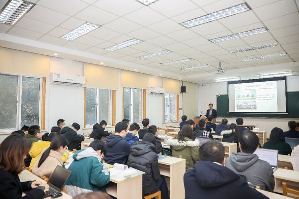 A.O.史密斯走進知名學府，丁威總裁受聘東南大學客座教授