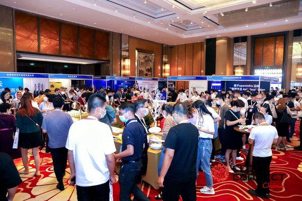 第八屆全球云計算大會·中國站現場吸引近500位專業聽眾，并通過知名媒體“甬派”的線上直播，有超過20萬名觀眾以云參會的形式觀看了主論壇的直播
